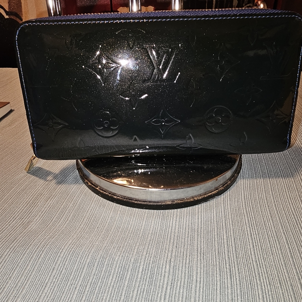 EUC Louis Vuitton Blue Vernis Embossed Wallet - Picture 11 of 12